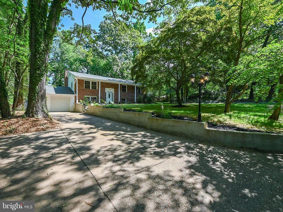 1st image of 1042 Lake Claire Dr