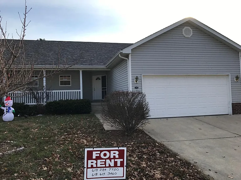 108 E Hunters Rdg — Photo 2
