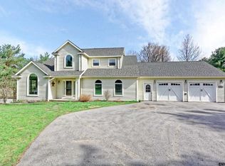 41 Agawam Ln, Altamont, NY 12009