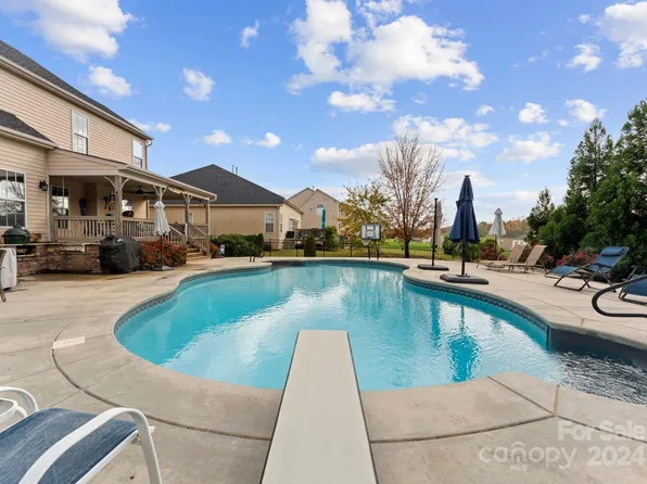 120 Pecan Hills Dr, Mooresville, NC 28115