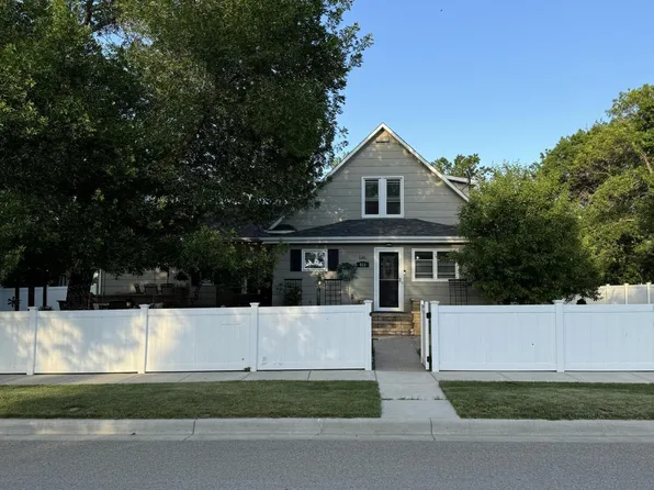 511 S Main St, Crosby, ND 58730