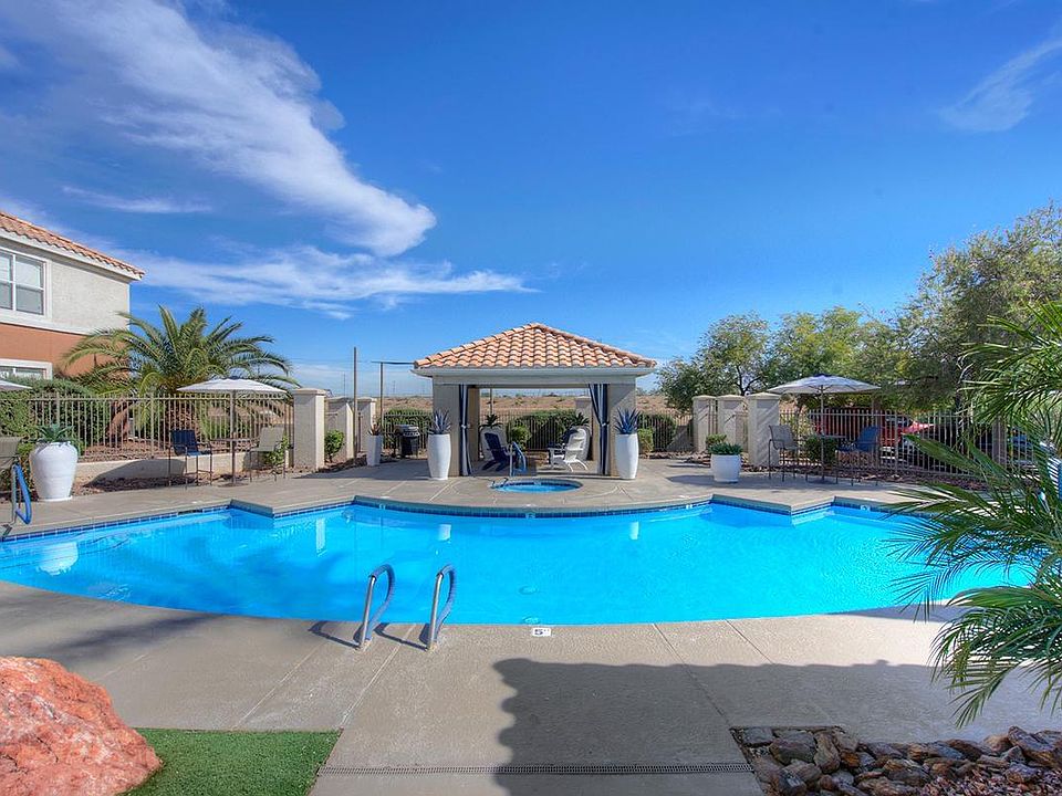 On a beautiful sunny day, hang out pool-side and grill up some delicious eats with our stainless steel grill! We are excited to offer in-person tours while following social distancing and we encourage all visitors to wear a face covering.