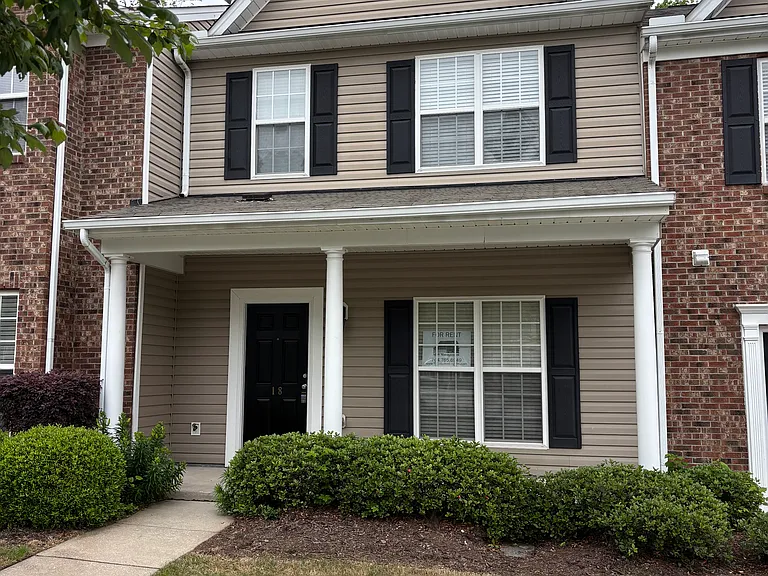 18 Sharpstone Ln — Photo 1