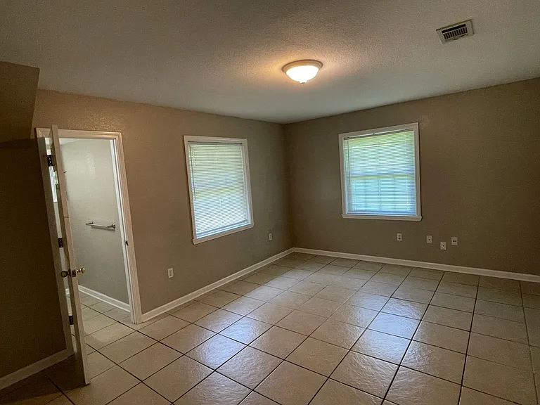 125 Cherry Ct — Photo 9
