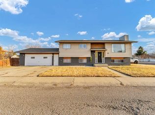 25 NE Rossmere Ave SE, Medicine Hat, AB T1B 2S8