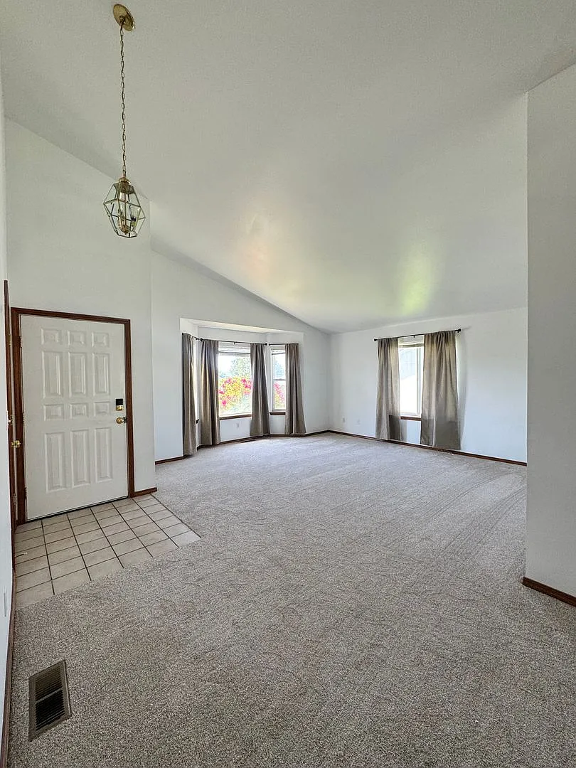 Terraced Estates 3br, 2ba, Dbl garage, Central air — Photo 1