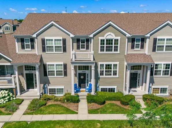 1664 Ruby Dr, Pingree Grove, IL 60140