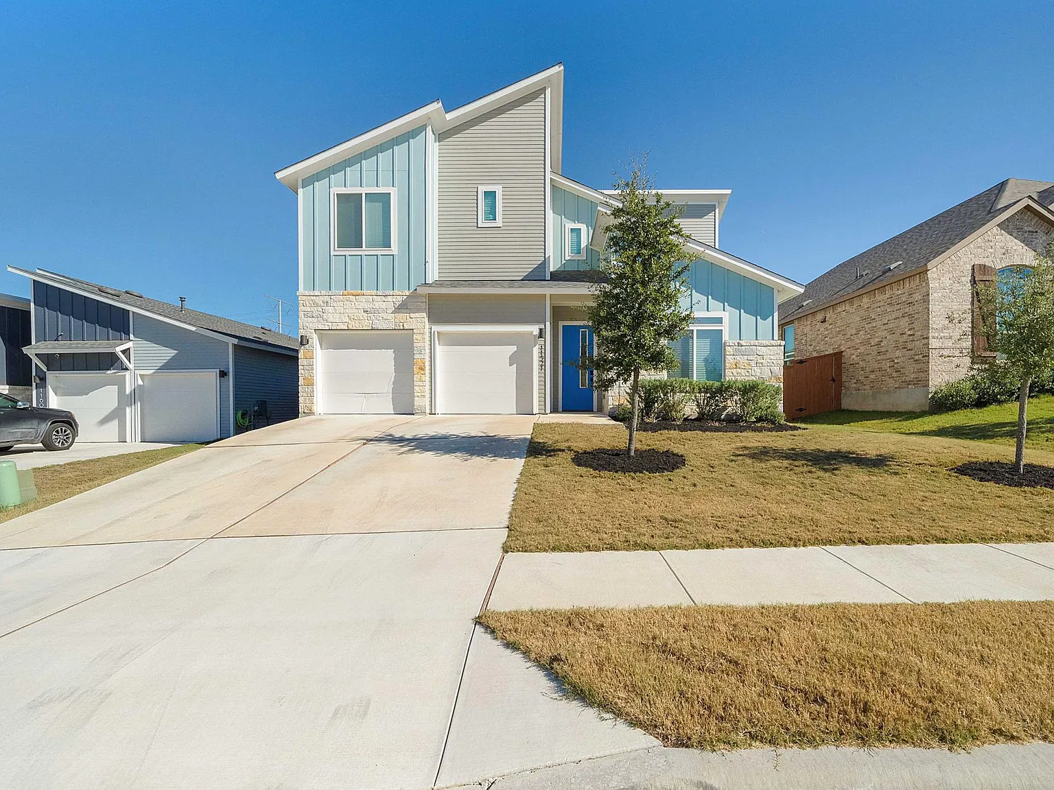 4 bed, 2.5 bath, 2365 sqft, $2,495 — Photo 1