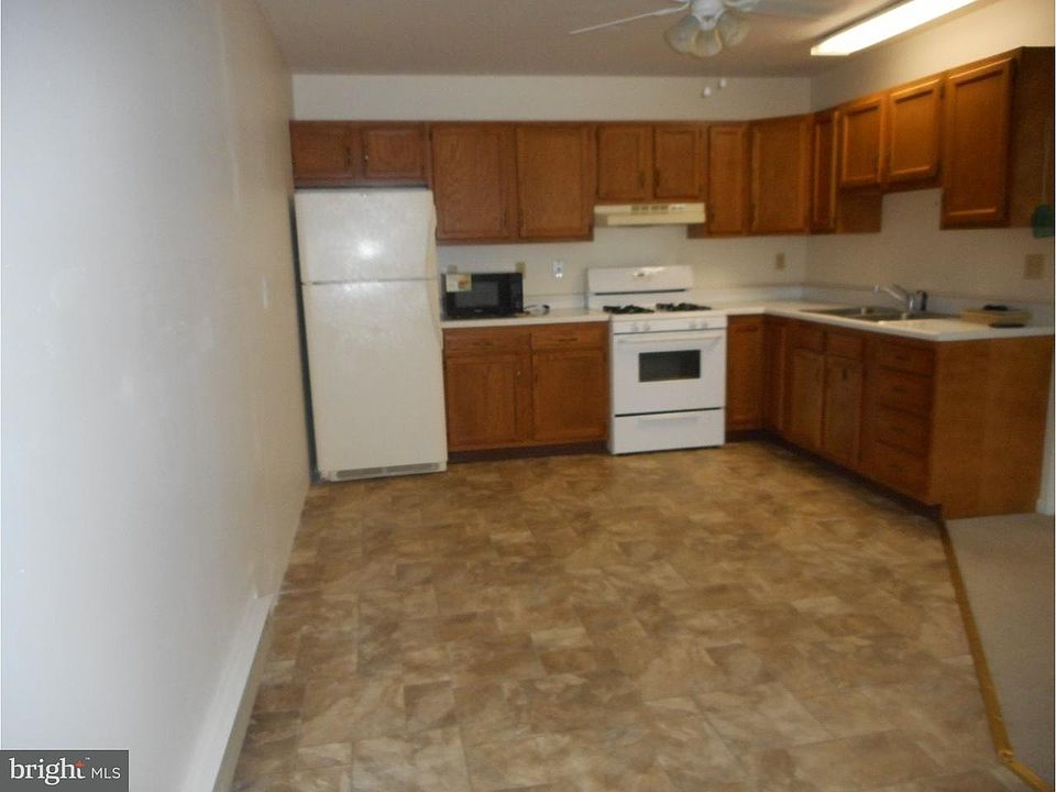 2nd image of 7 Chase Ln