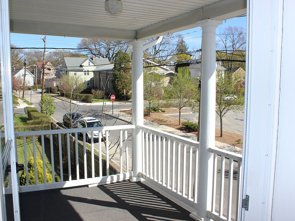 Balcony: enjoy the view, grow plants, relatx