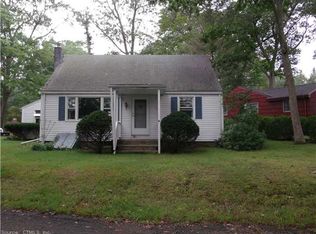 2 Lake Dr, Old Lyme, CT 06371