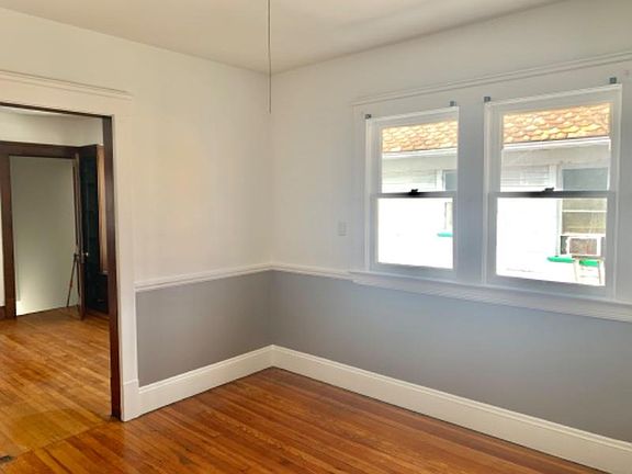 3rd image of 1917 W 74th St