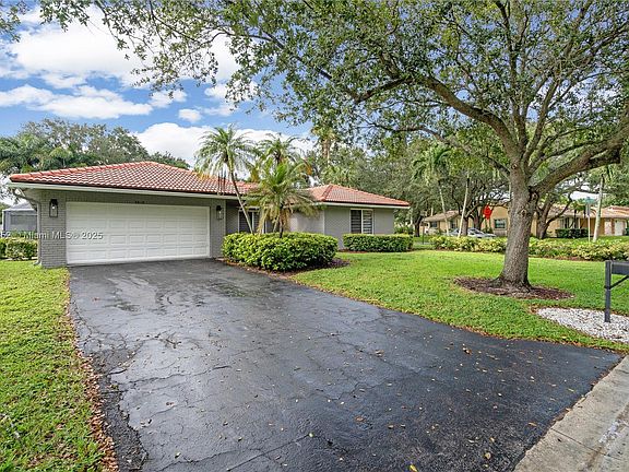 5th image of 4818 NW 92nd Ter