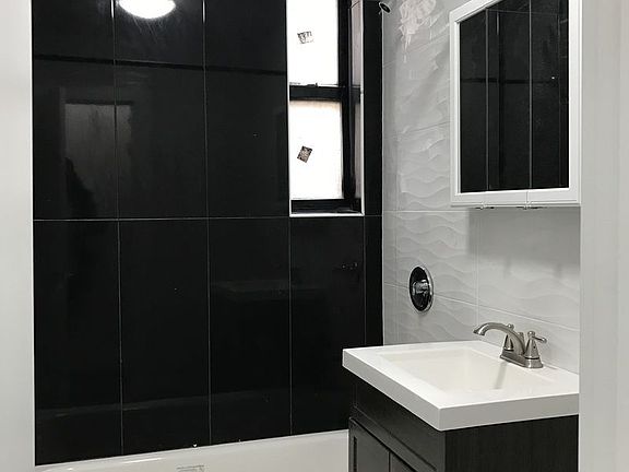 3rd image of 2121 Beekman Pl APT 3F