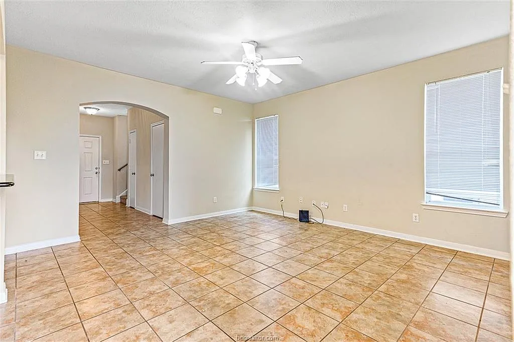 Building Photo - 4119 McFarland Dr