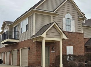 27316 Hidden Oaks Dr, Trenton, MI