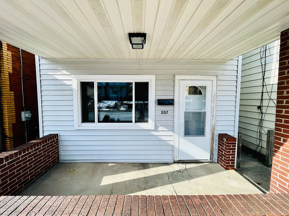 207 E 15th Ave