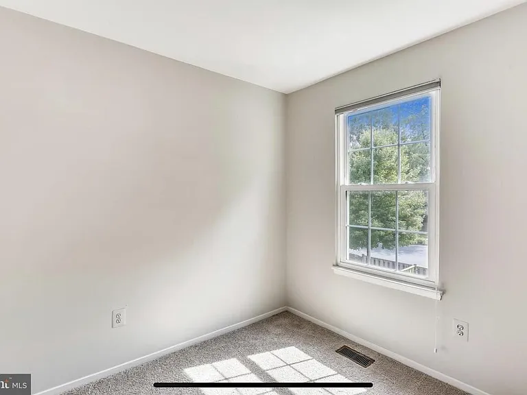 414 Carousel Ct — Photo 15