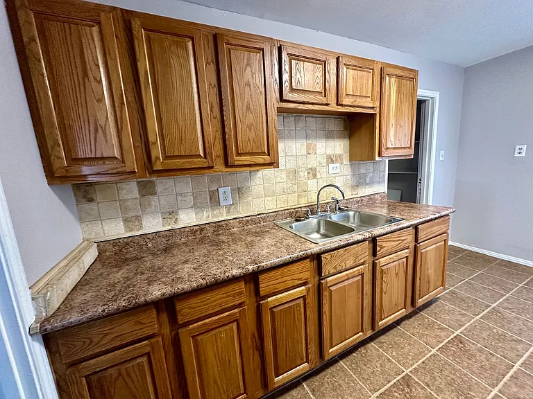 2712 Mitchell Ave — Photo 12