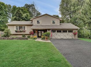 4 Hearthstone Dr, Wappingers Falls, NY 12590