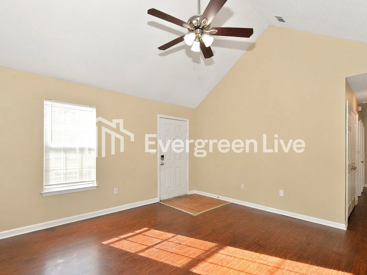3 bed, 2.0 bath, 1083 sqft, $1,195 — Photo 3