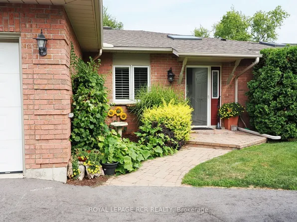 28 Reddington Dr #2, Caledon, ON L7E 0E4
