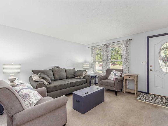 4th image of 860 Cherryberry Dr