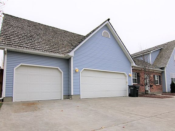2nd image of 214 Cobblestone Ln