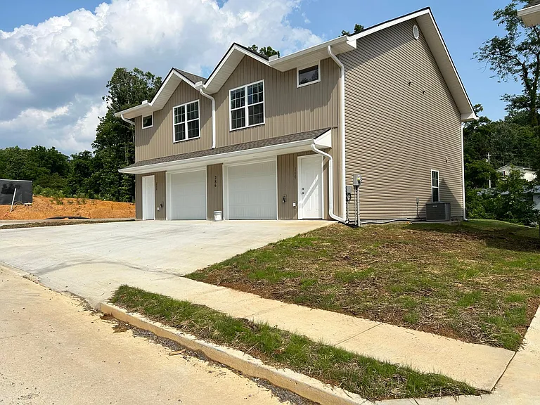 286 Keswick Dr #100 — Photo 1