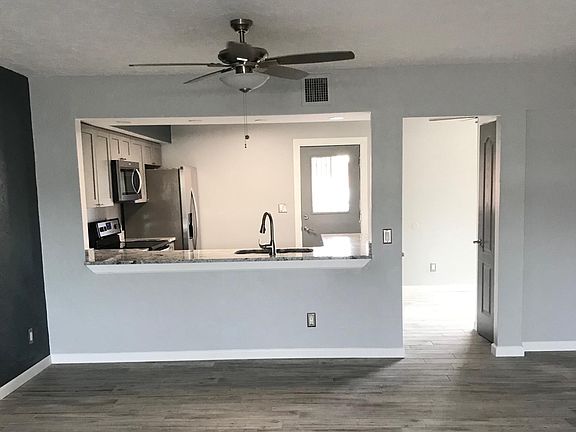 4th image of 233 E Calle Diamante
