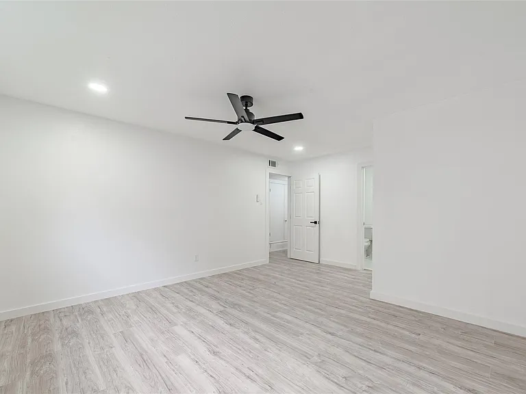 2210 Stillmeadow Dr — Photo 15