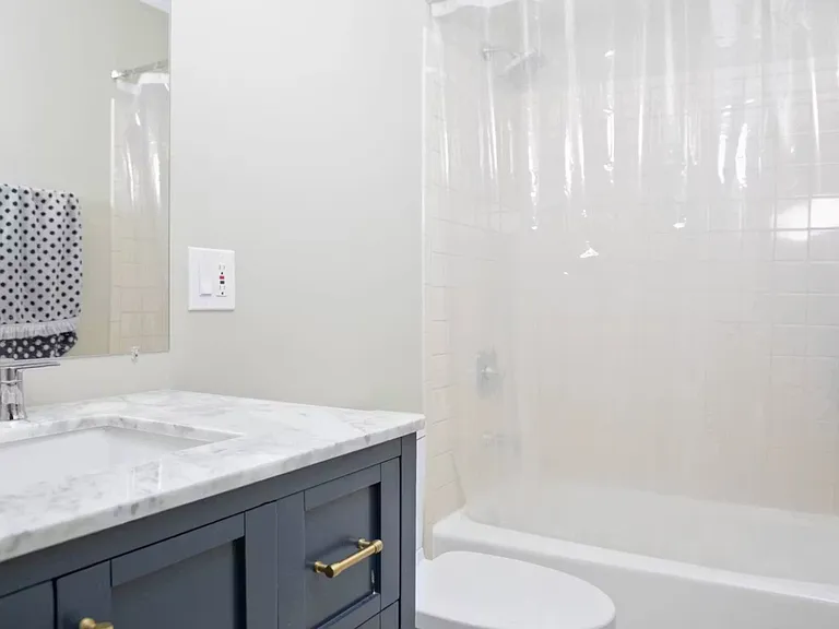 3011 W Gunnison St #2E — Photo 8