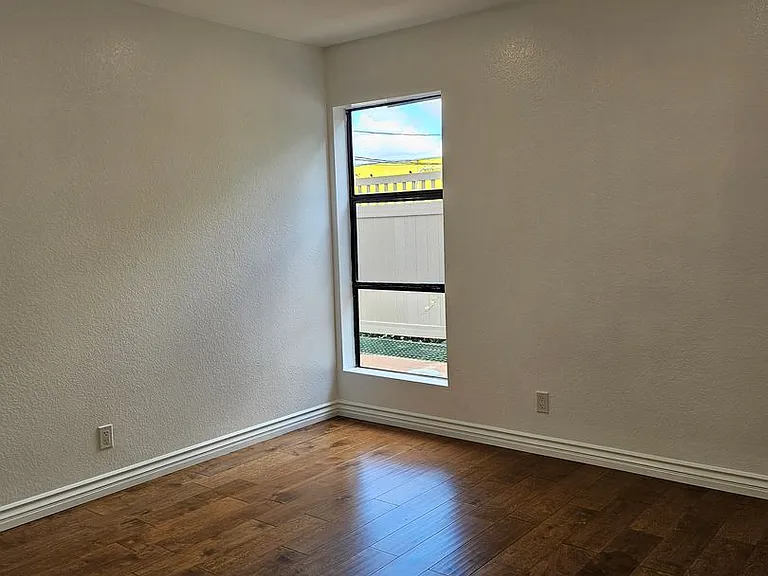 453 Ivy St — Photo 26