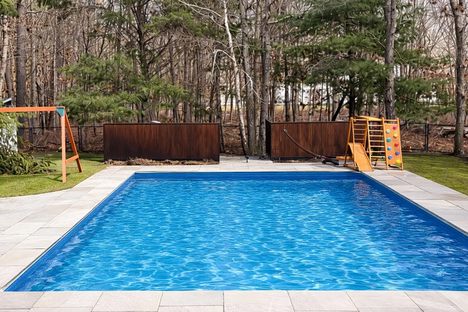 August Rental with Heated Pool and Five Bedrooms — Photo 2
