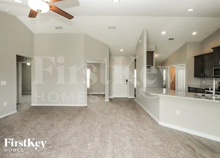 444 Lanham Dr — Photo 2