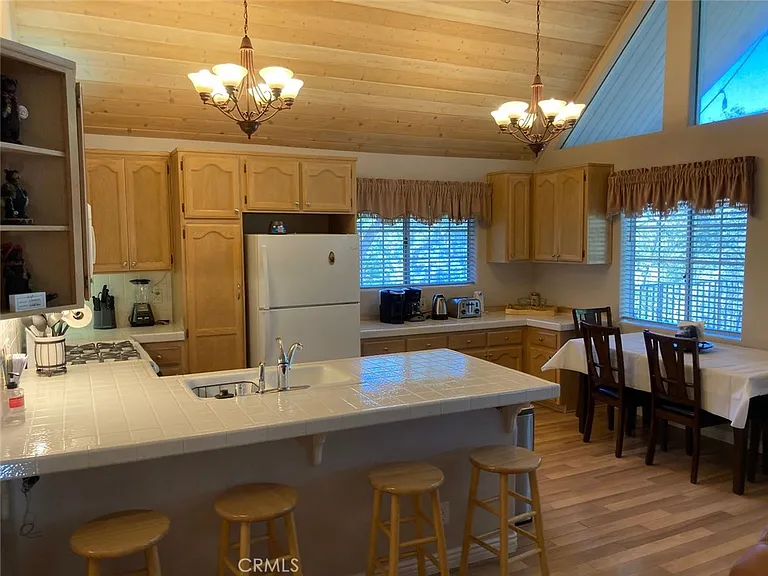 1050 Carousel Rd — Photo 8