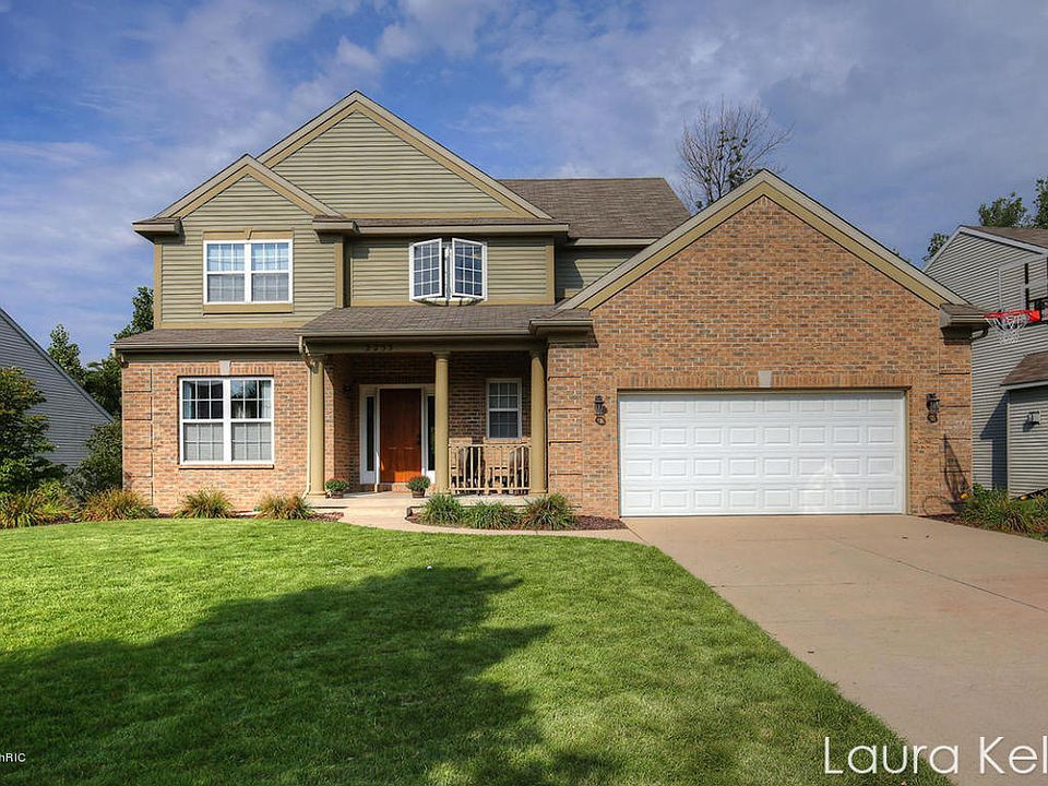 1st image of 2233 Beatrice Dr NE