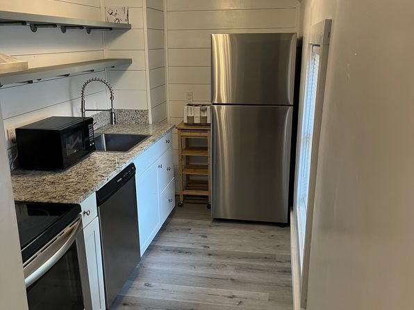 104 E Main St APT 201