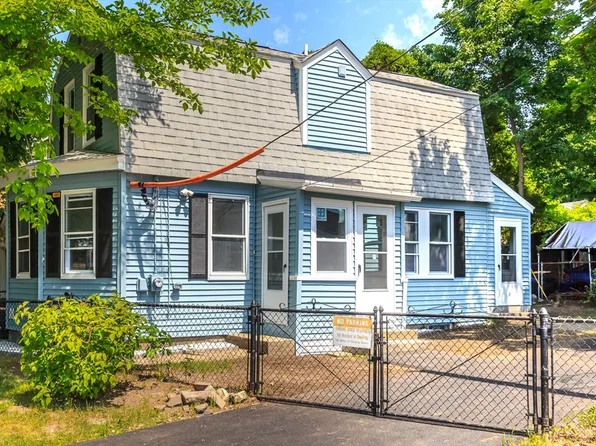 25 Ray Ct, Lowell, MA 01850