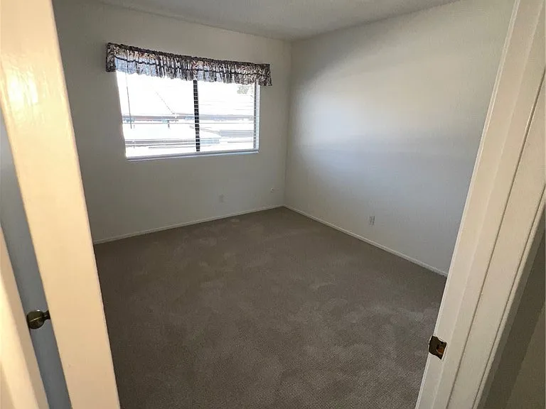 1435 Westmont Dr — Photo 15
