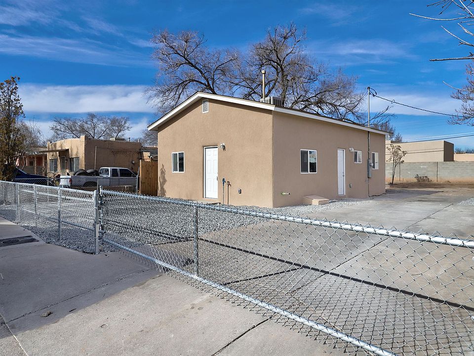 1st image of 509 La Poblana Rd NW