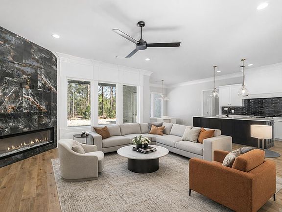 5th image of 8 Acambaro Place Hot