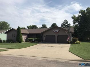 1100 Sunset Dr, Beresford, SD 57004