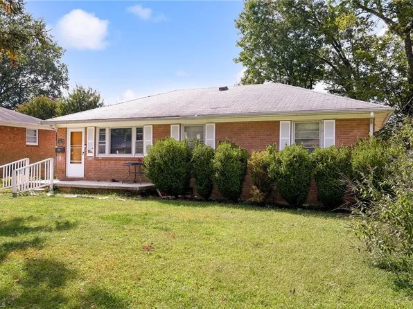 1416 Blueberry Ln, Greensboro, NC 27401