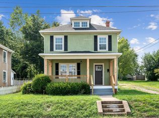 316 N Lawrence St, Charles Town, WV 25414