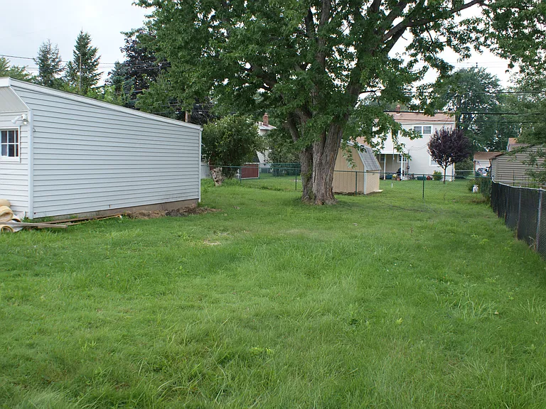 6490 Almont Dr — Photo 4