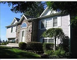 605 Gateway Ave #A photo 1