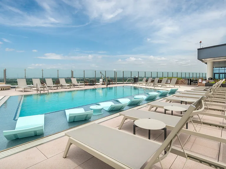 Eastline Residences — Photo 3