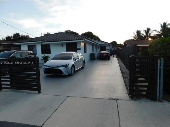 330 NW 43rd Pl