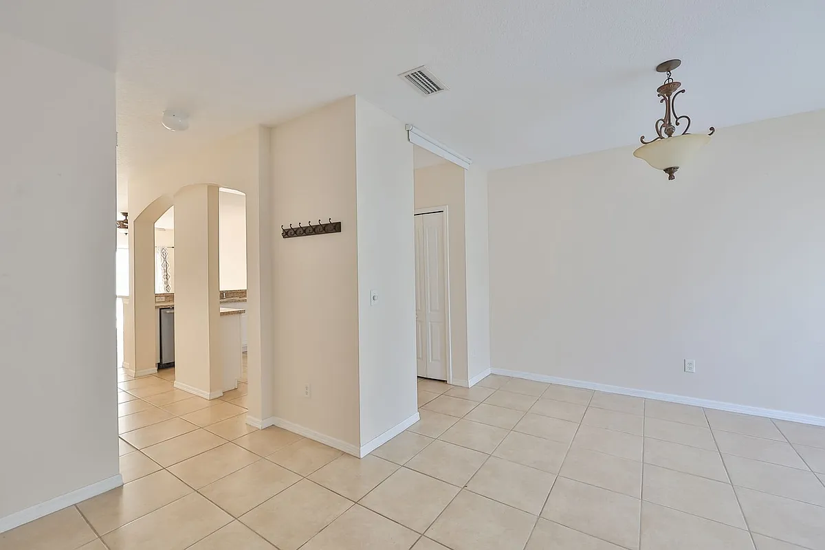 Building Photo - 15843 Fishhawk View Dr